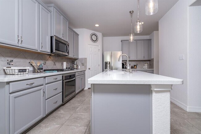 Building Photo - 1217 Naranjo Dr