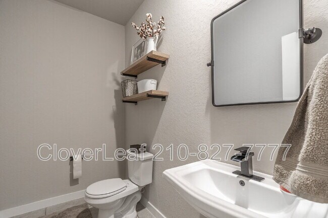 Building Photo - 709 Stonemanor Bay