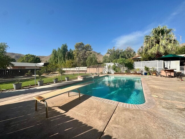 Building Photo - COMING SOON! AMAZING 3 Bedroom 3 Bathroom ...