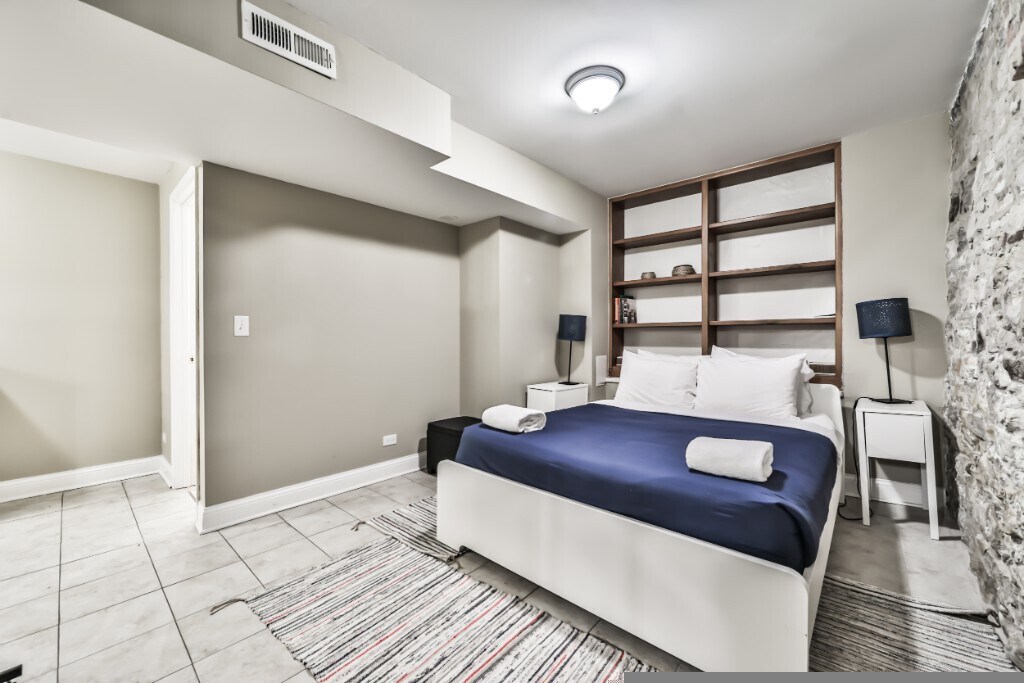 Building Photo - 1851 N Lincoln Ave