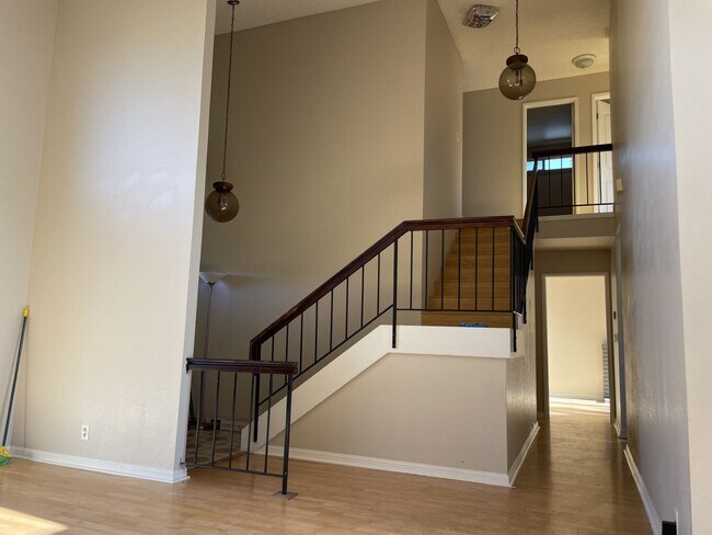 Building Photo - 1714 Pheasant Dr