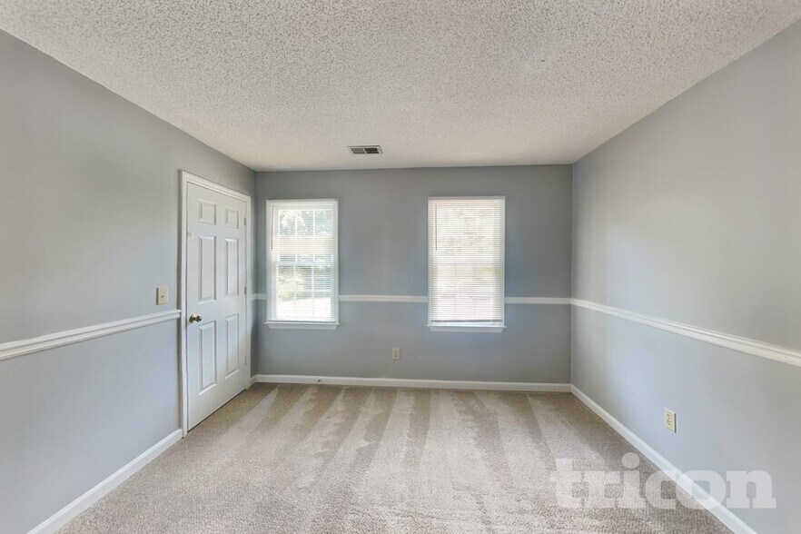 Building Photo - 4981 Brownwood Dr
