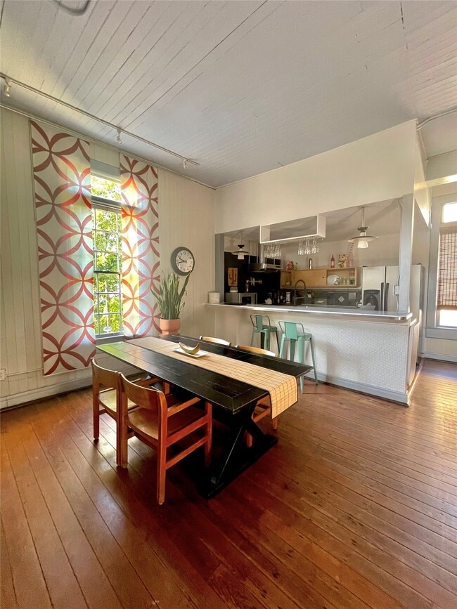 Building Photo - 1614 Avenue K