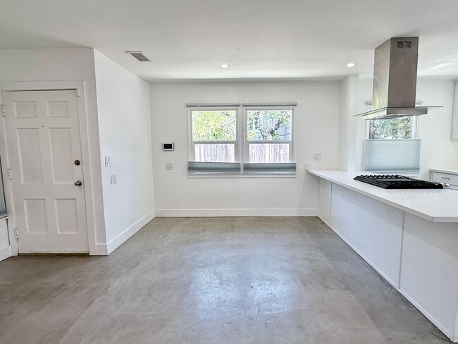 Building Photo - 4232 Verdugo Rd