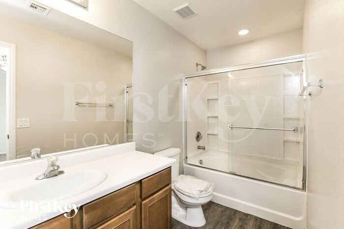 Building Photo - 7427 Margollini St