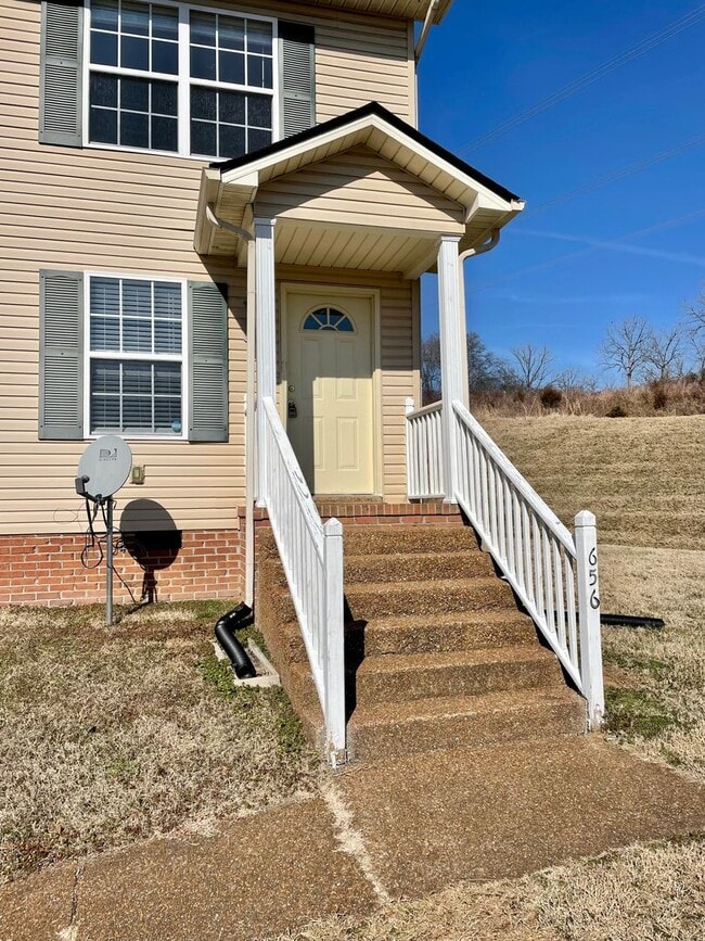 Primary Photo - Spacious Three Bedroom Townhome in Columbi...