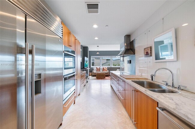 Building Photo - 6103 Aqua Ave