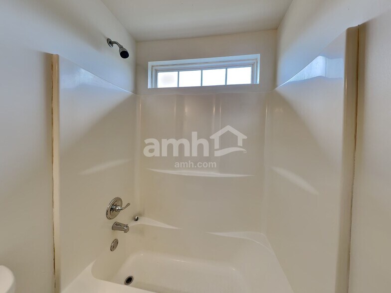 Building Photo - 3013 Community Cir