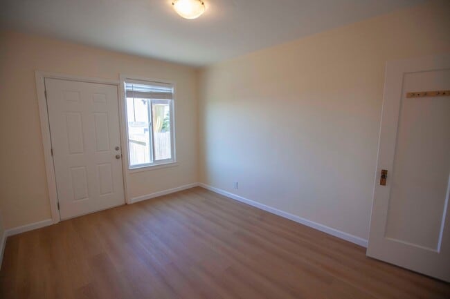 Building Photo - Stunning 2BD/1BA Contemporary Home with Pa...