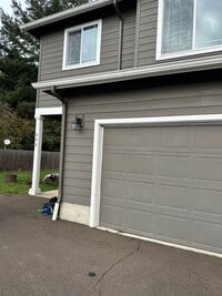 Building Photo - Newer 4 bedroom 2 1/2 bath Duplex Unit In Lebanon