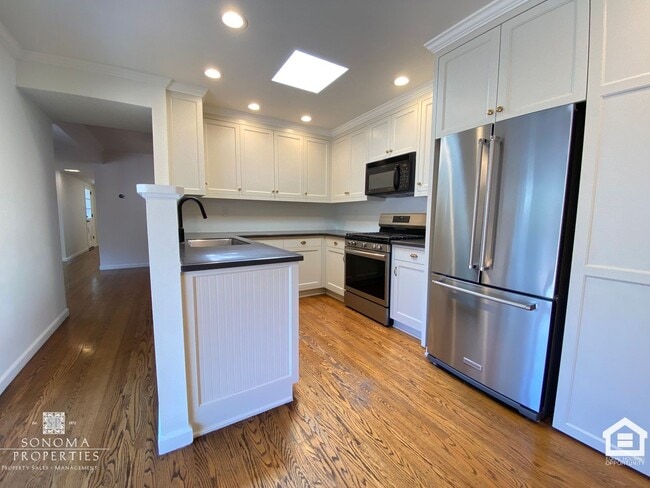 Building Photo - Charming 2bd/2ba House in Downtown Sonoma!