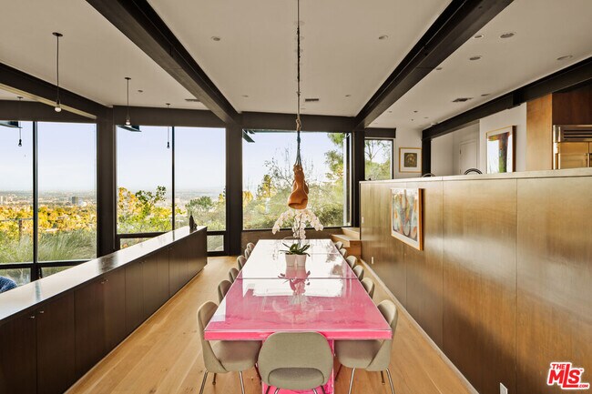 Building Photo - 1406 1/2 N Kenter Ave