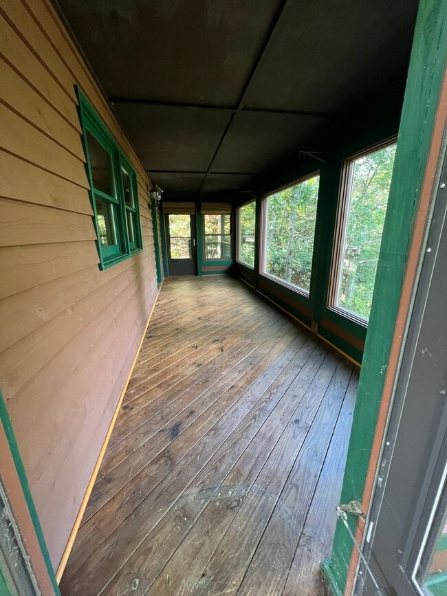 Building Photo - Nice Mountain Home