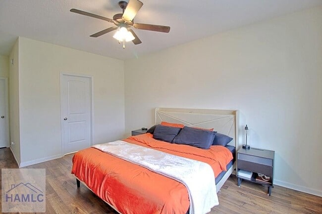 Building Photo - 452 Huntington Dr