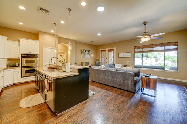 Building Photo - 4221 S Danyell Dr
