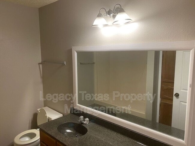 Building Photo - 1607 Sun Valley Dr