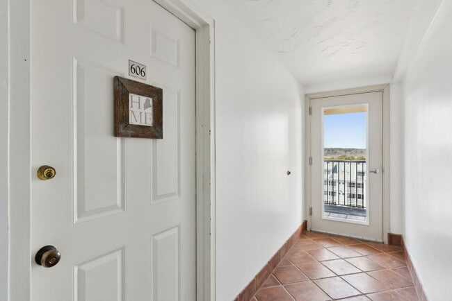 Building Photo - Fully Furnished Oceanfront 2 bed/2 bath