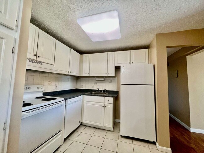 Primary Photo - 7 Birchwood Pointe