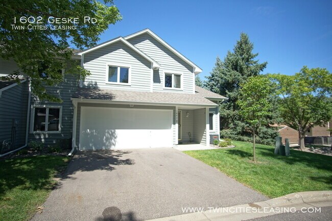 Building Photo - NEW: Carpet and paint throughout!  3 Beds ...