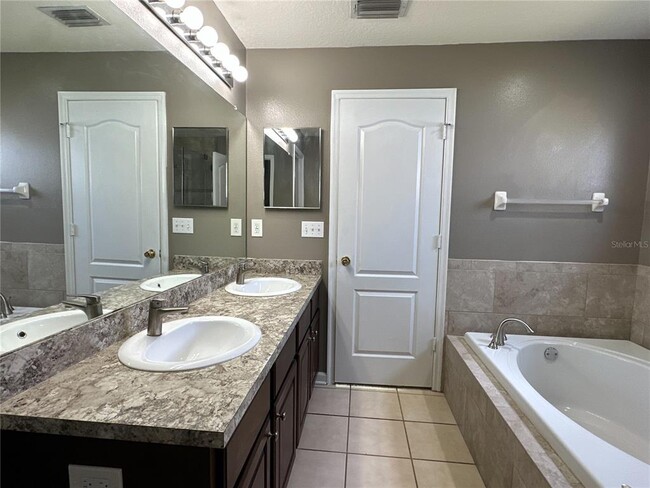 Building Photo - 30747 Burleigh Dr