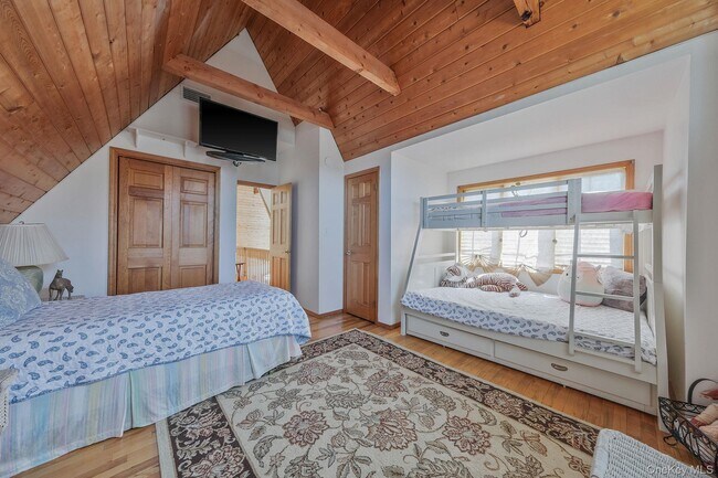 Building Photo - 5 Ocean View Ave