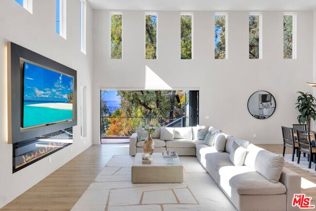 Building Photo - 7966 Mulholland Dr