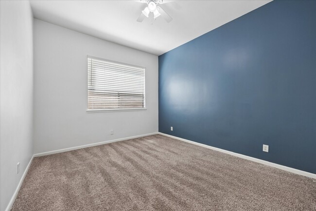 Building Photo - 1605 Potomac Dr