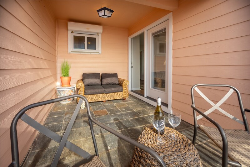Building Photo - 8316 Seawall Blvd