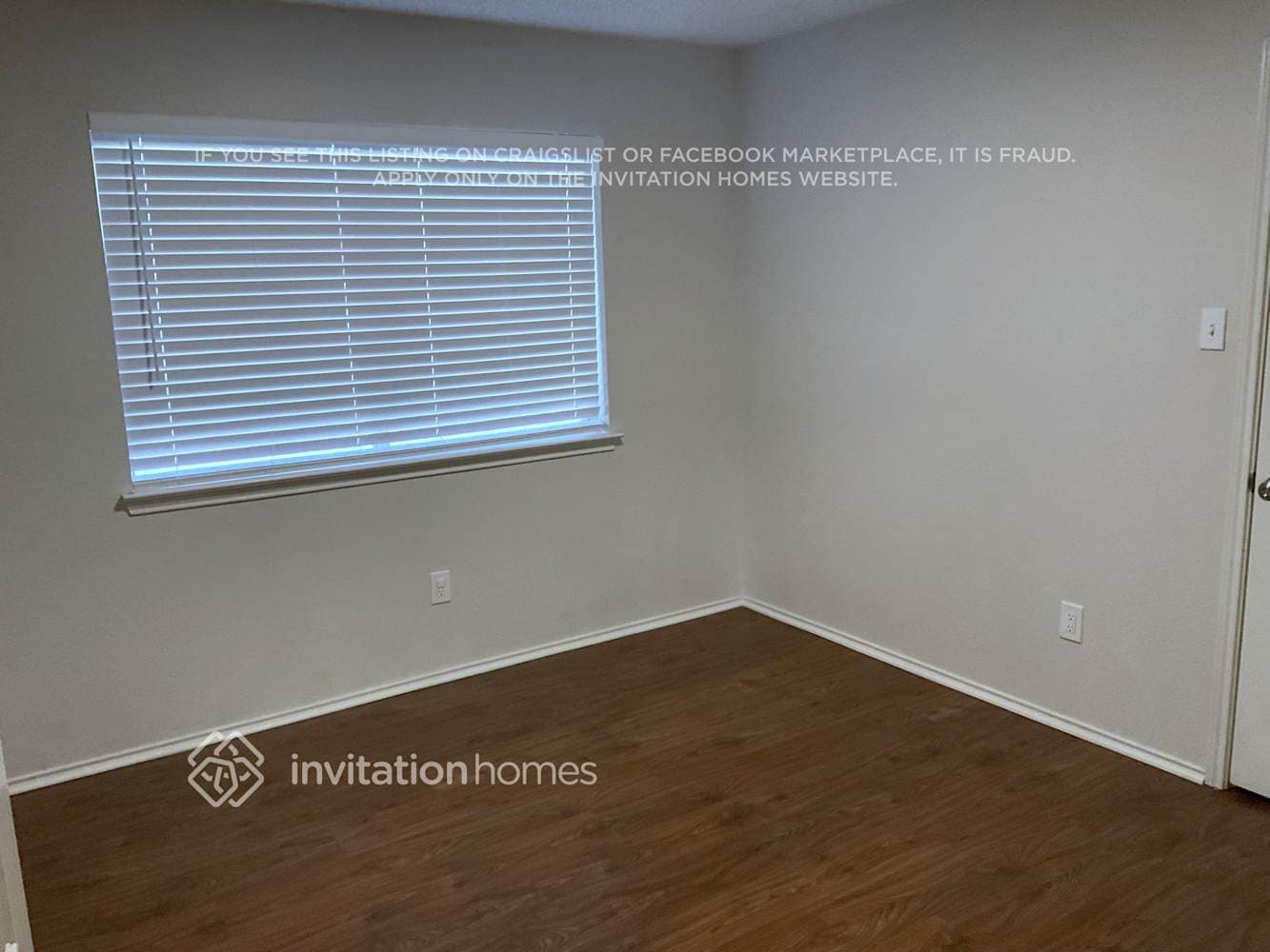 Building Photo - 1405 Country Ln