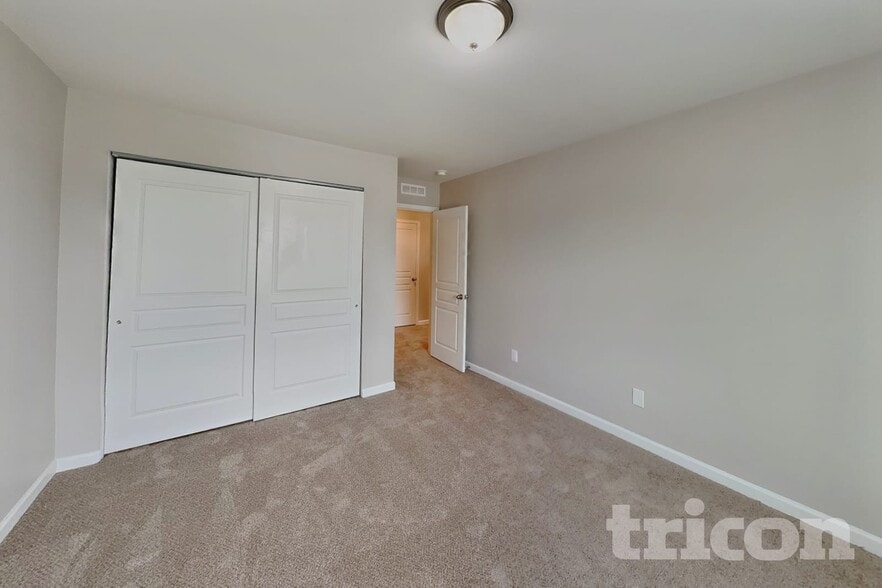 Building Photo - 923 Avondale Dr