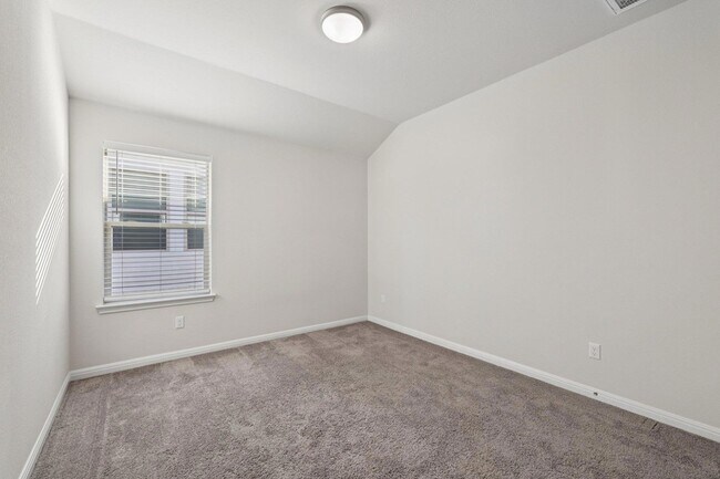 Building Photo - 308 Castlefields St