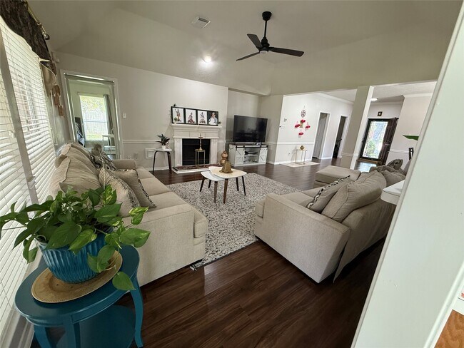 Building Photo - 11807 McKinney Falls Ct