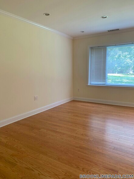 Building Photo - 210 Gerry Rd