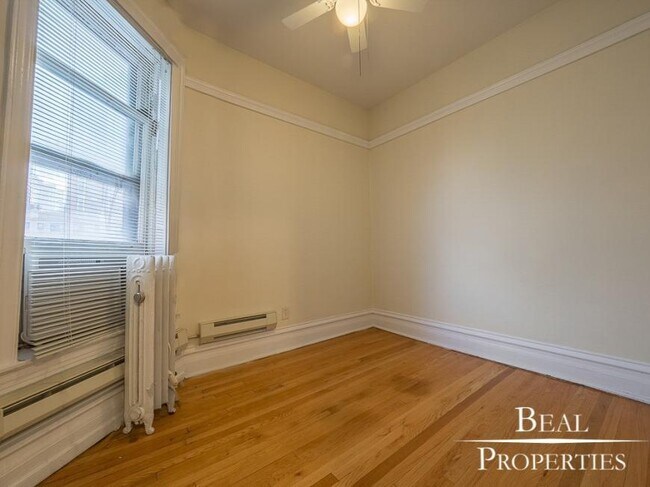 Building Photo - 2 bedroom in CHICAGO IL 60610