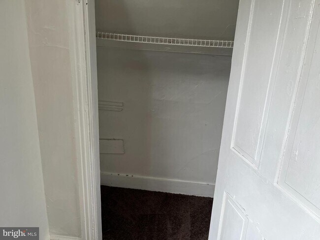 Building Photo - 5-507-AP5 Broadway