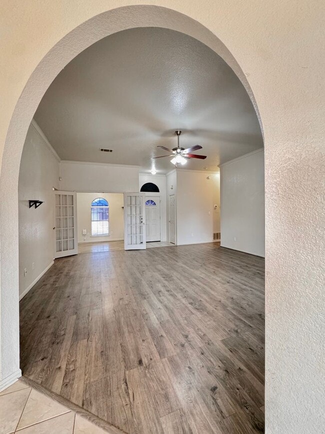 Building Photo - 3 Bedrooms, 2 Bath, 2 Car Garage, with private office conveniently located to multiple Fort Hood ...