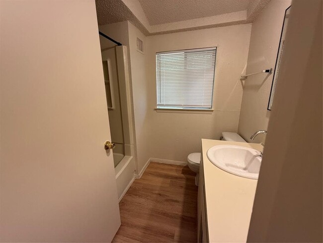 Building Photo - 8204 Hood Cir