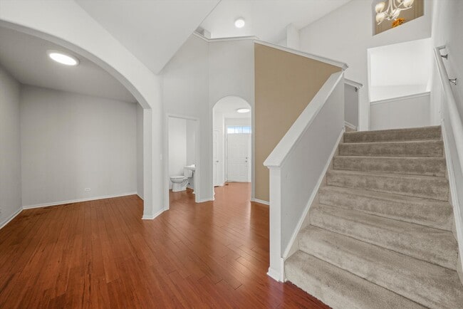 Building Photo - 3251 Thunderbird Ct E