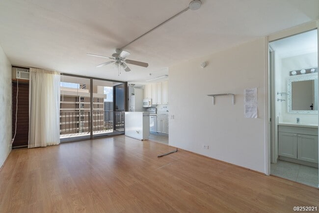 Building Photo - 1 Bed 1 Bath Camelot Condominium in Makiki