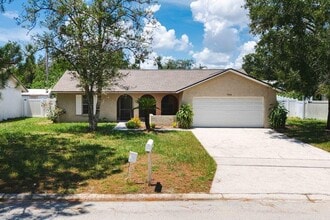 Building Photo - 7504 N Sanibel Cir