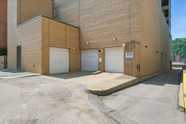 Building Photo - Welcome to Downtown Living with a view