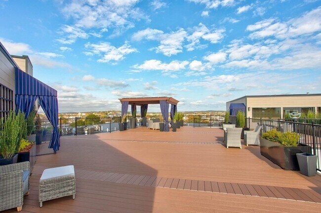 Building Photo - 87 Medford St