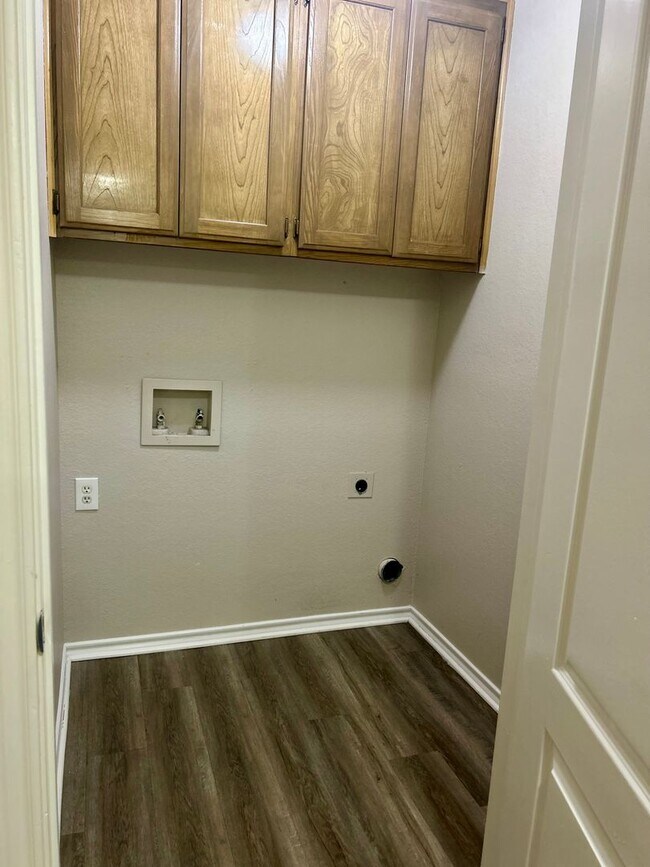 Building Photo - 314 Schumacher Dr