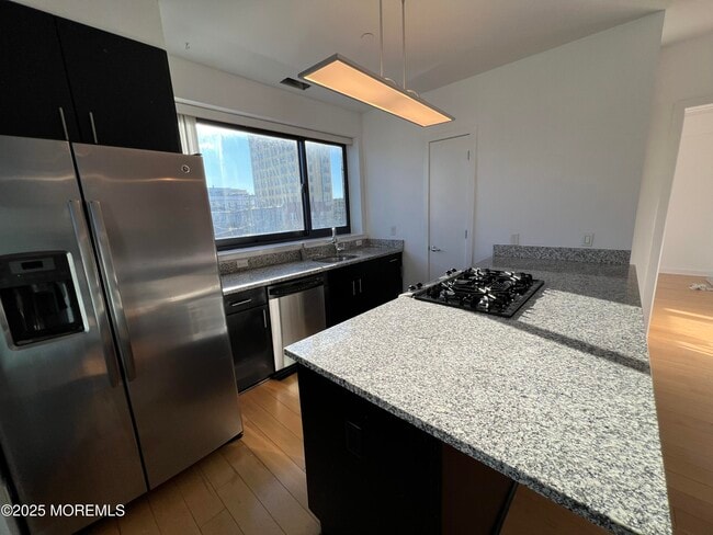 Building Photo - 510 Monroe Ave