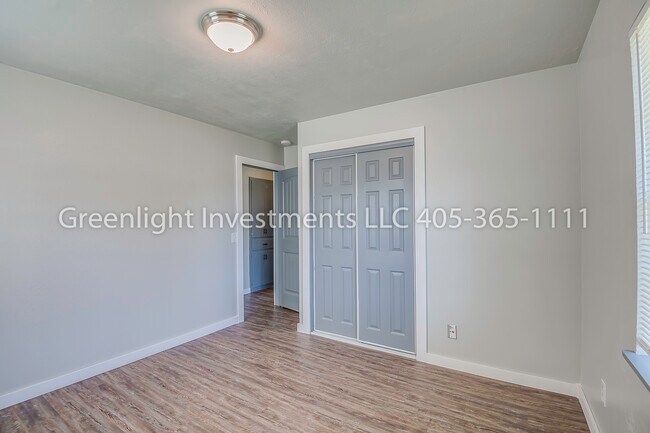 Building Photo - 1833 Rhythm Rd