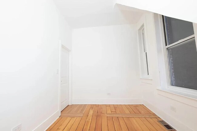 Building Photo - 1140 N Winchester Ave