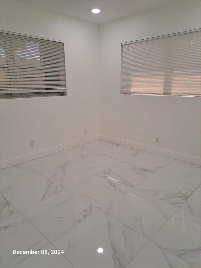 Building Photo - 2665 Dudley Dr W