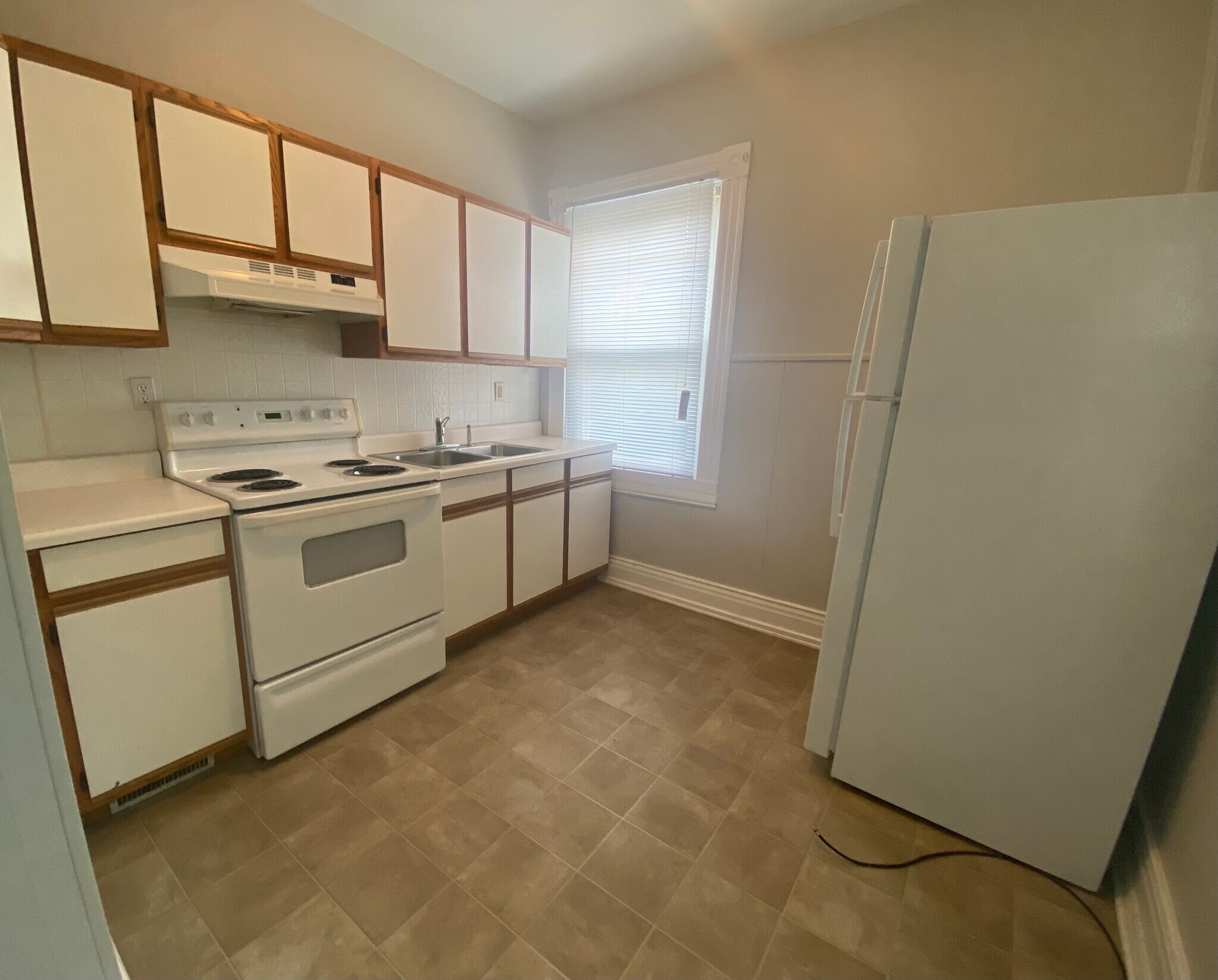 Building Photo - 4822 Oak St