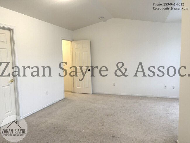 Building Photo - 178- Great 3 Bedroom Townhouse Condo in Milton!