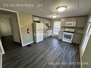Building Photo - 211-213 Rose Place-213